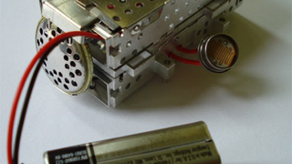DIY Pocket Theremin Out-Classes <i>Beamz</i> with a Wave of Your Hand